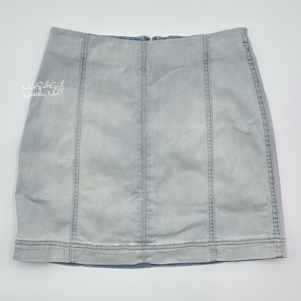 Wild Fable Light Wash Denim Mini Skirt Size 8 / 25